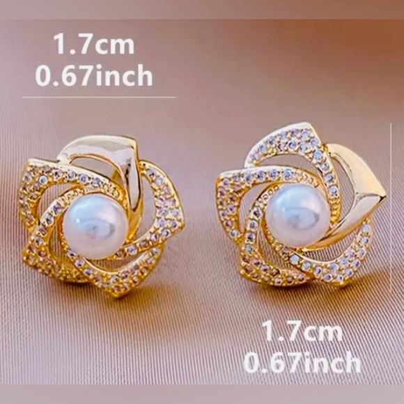 Beautiful Hollow Flower Design Stud Fashion Earrings With Imitation Pearl - Picture 5 of 9